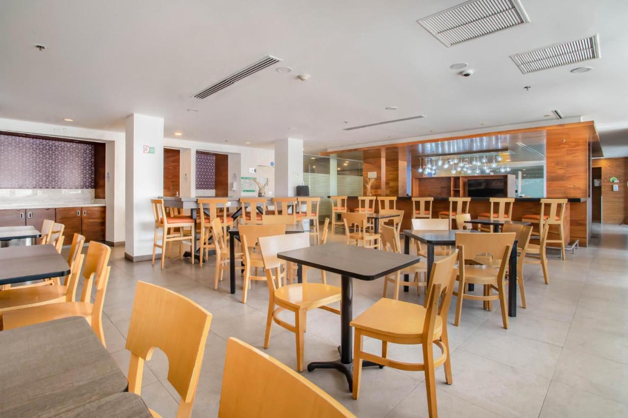 One Saltillo Aeropuerto Ngoại thất bức ảnh