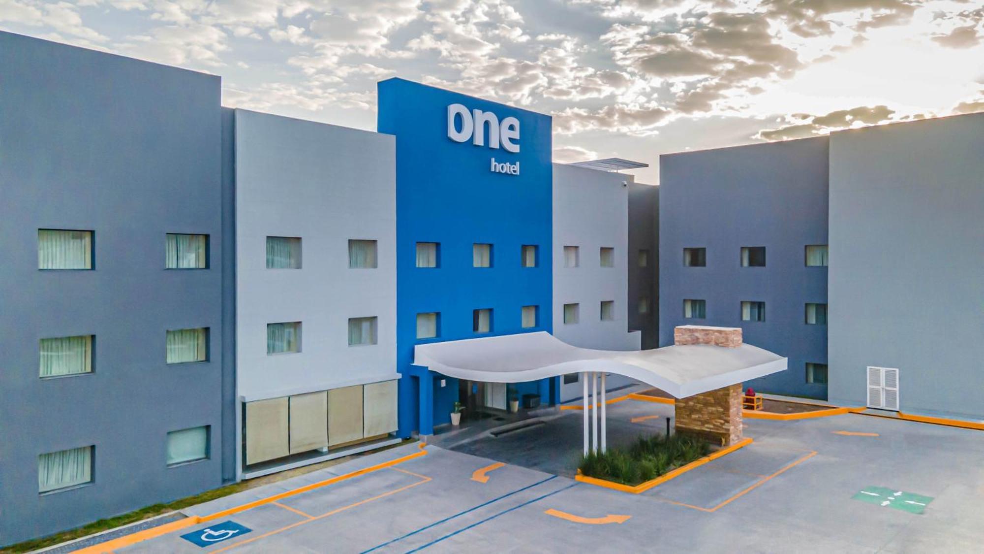 One Saltillo Aeropuerto Ngoại thất bức ảnh